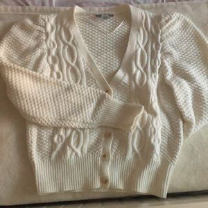 beige woven bag, it is like new, very good condition